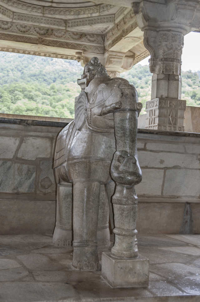 22 - India - Ranakpur - templo jainista de Chaumukha Mandir